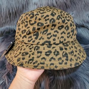 Leopard bucket hat